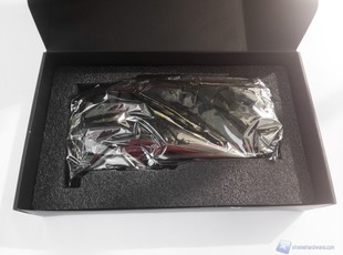 ASUS R9_390X_Strix_34